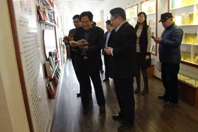 崂山区副区长郭振栋调研育才学校，道邦科技助力校园智慧升级